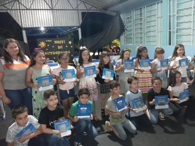 Noite de Autógrafos reuniu centenas de pessoas em Rio Bonito do Iguaçu